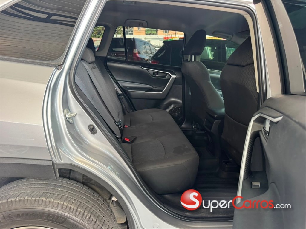 2020 Toyota RAV4 LE PLUS — foto 3 / 11