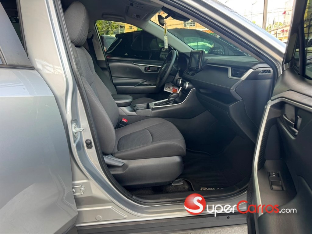 2020 Toyota RAV4 LE PLUS — foto 7 / 11