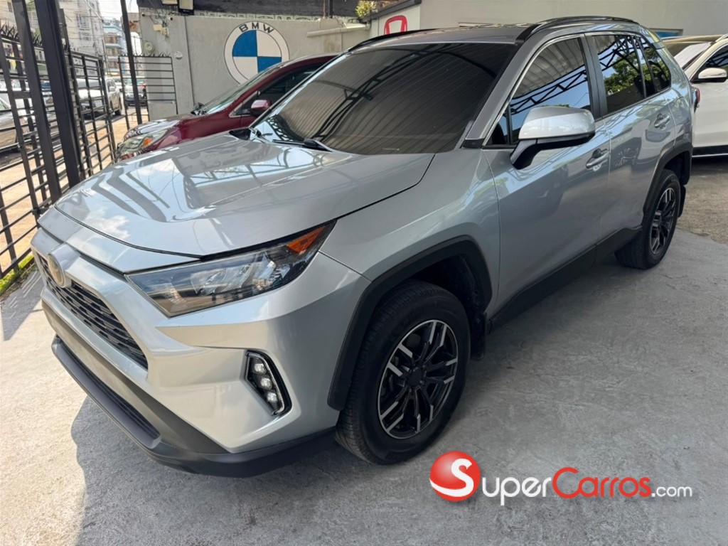 2020 Toyota RAV4 LE PLUS — foto 10 / 11