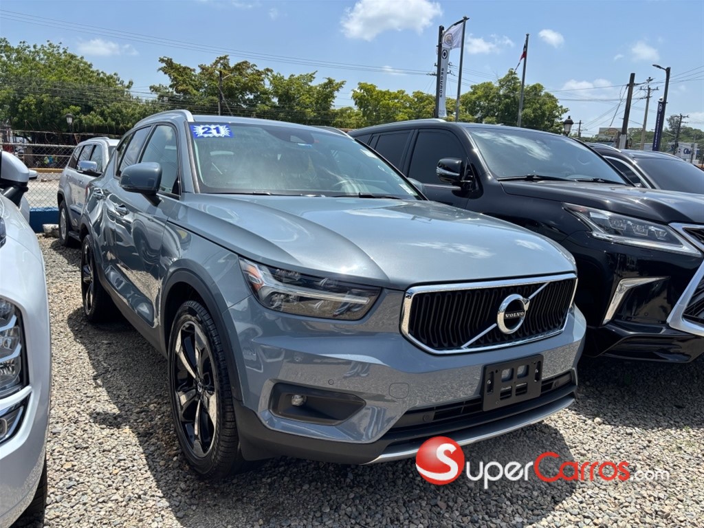 2021 Volvo XC40 Momentum