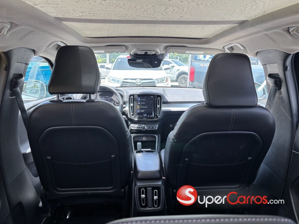 2021 Volvo XC40 Momentum — foto 5 / 12