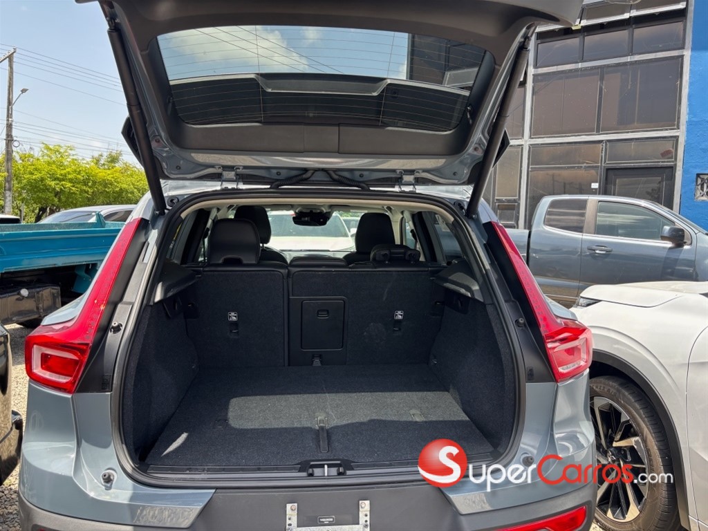 2021 Volvo XC40 Momentum — foto 6 / 12