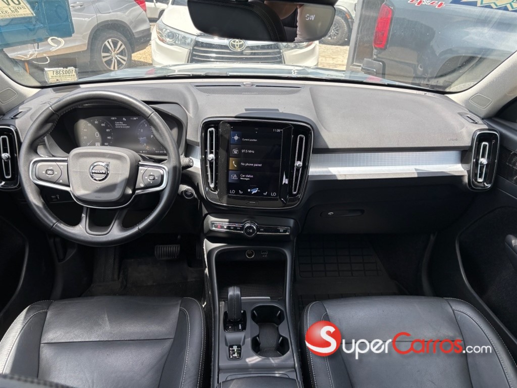 2021 Volvo XC40 Momentum — foto 11 / 12