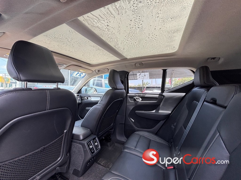 2021 Volvo XC40 Momentum — foto 12 / 12