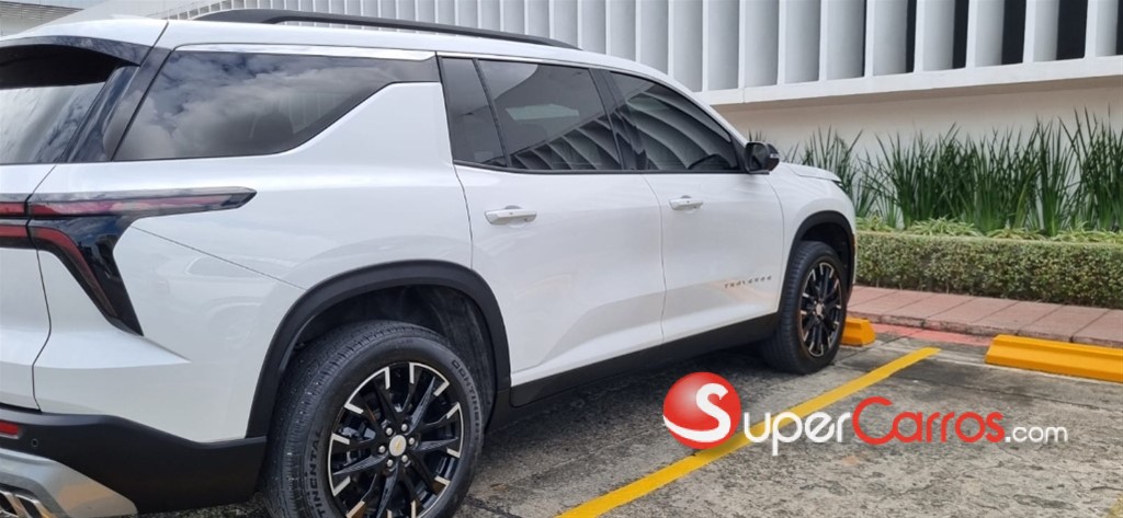2025 Chevrolet Traverse LS — foto 4 / 12