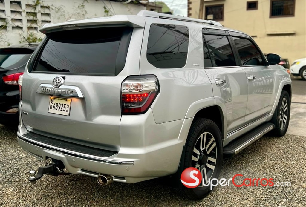 2020 Toyota 4 Runner Limited — foto 8 / 10