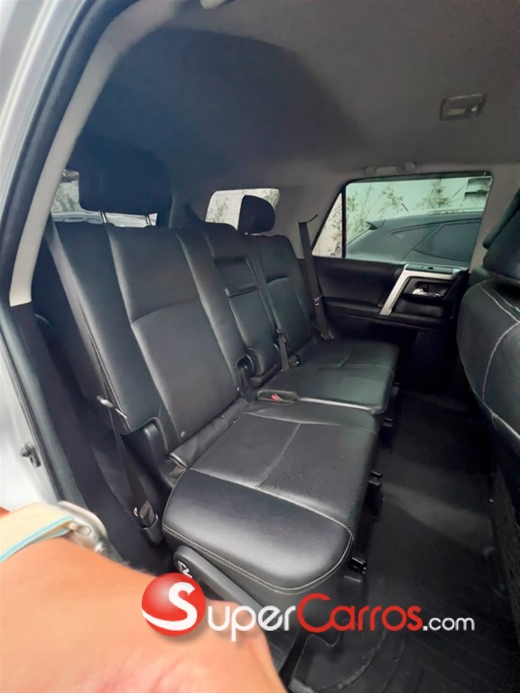 2020 Toyota 4 Runner Limited — foto 9 / 10