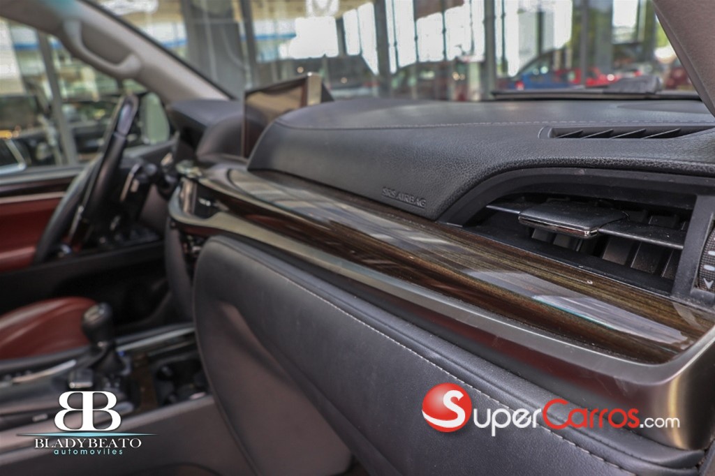 2019 Lexus LX 570 Sport — foto 4 / 12
