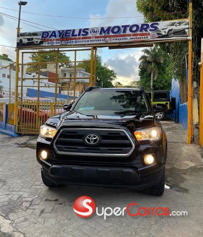 2017 Toyota Tacoma SR5 — foto 2 / 10