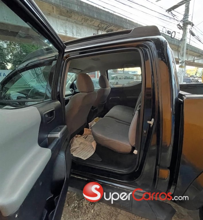 2017 Toyota Tacoma SR5 — foto 8 / 10
