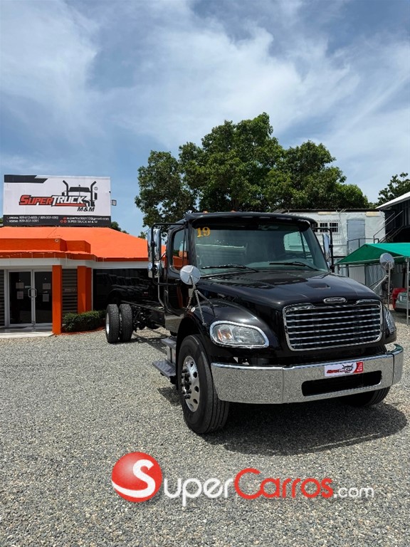 2019 Freightliner M2-106