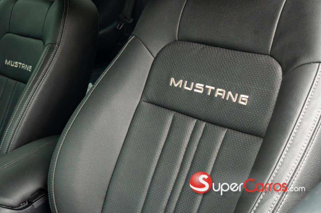2020 Ford Mustang Ecoboost Premium — foto 8 / 9