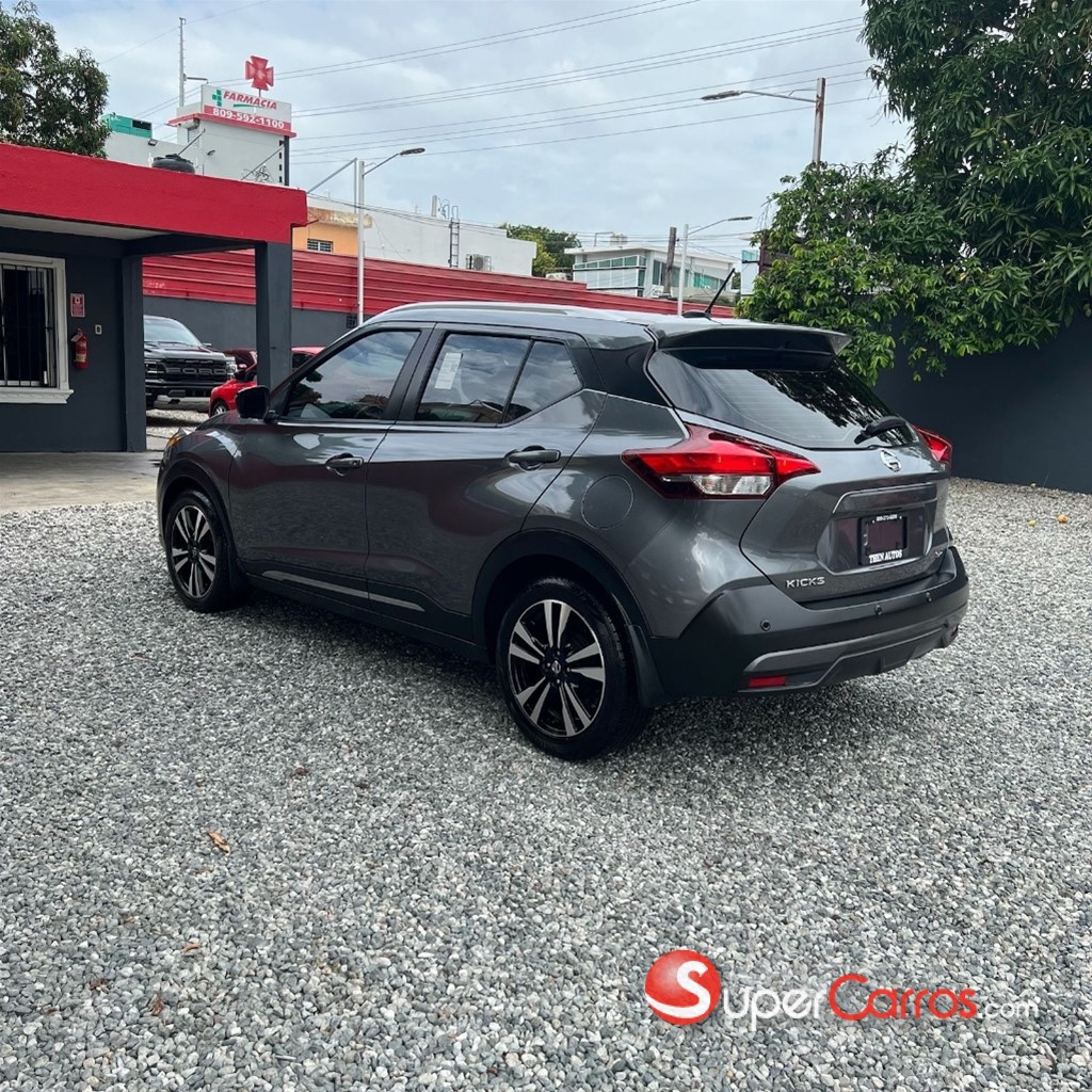 2020 Nissan Kicks SR — foto 4 / 12