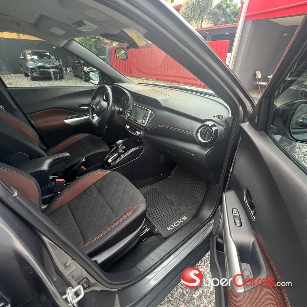 2020 Nissan Kicks SR — foto 9 / 12