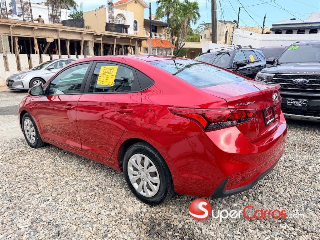 2021 Hyundai Accent — foto 2 / 12