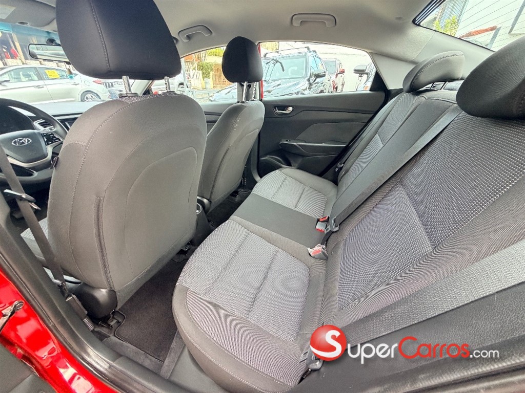 2021 Hyundai Accent — foto 8 / 12