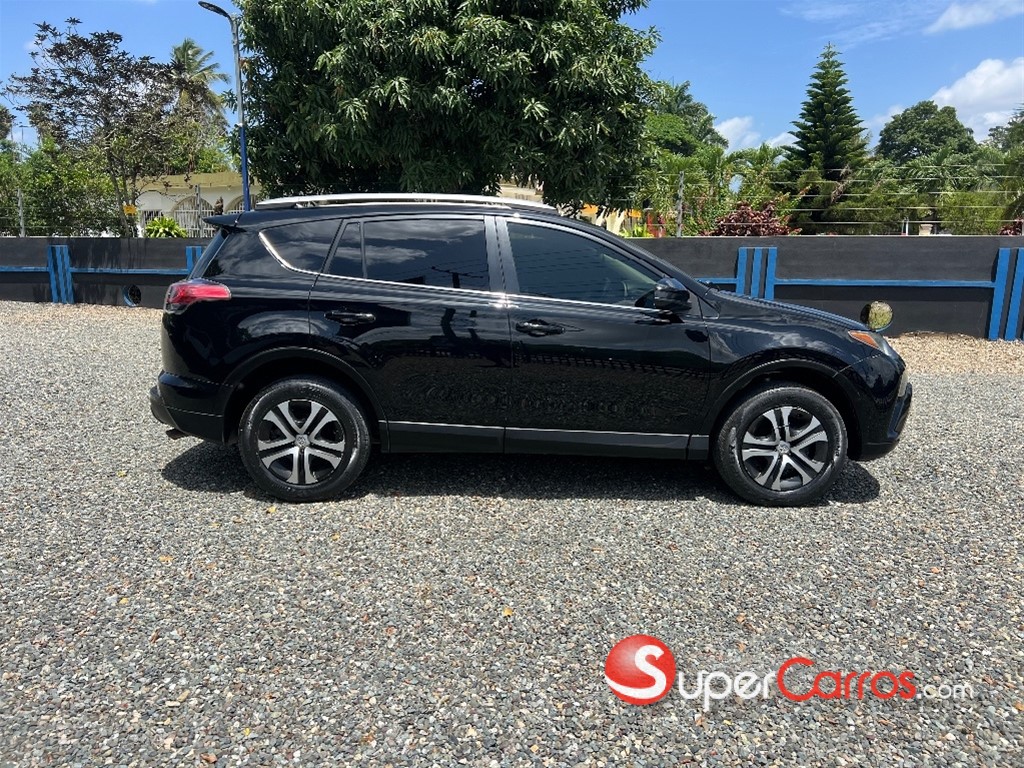 2017 Toyota RAV4 SE — foto 7 / 12