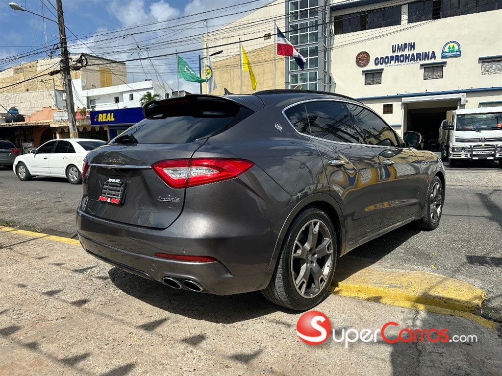2017 Maserati Levante S — foto 4 / 12