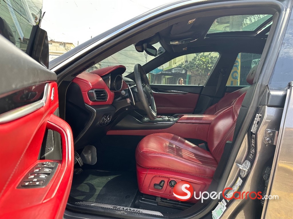 2017 Maserati Levante S — foto 9 / 12