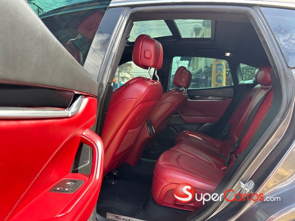 2017 Maserati Levante S — foto 10 / 12