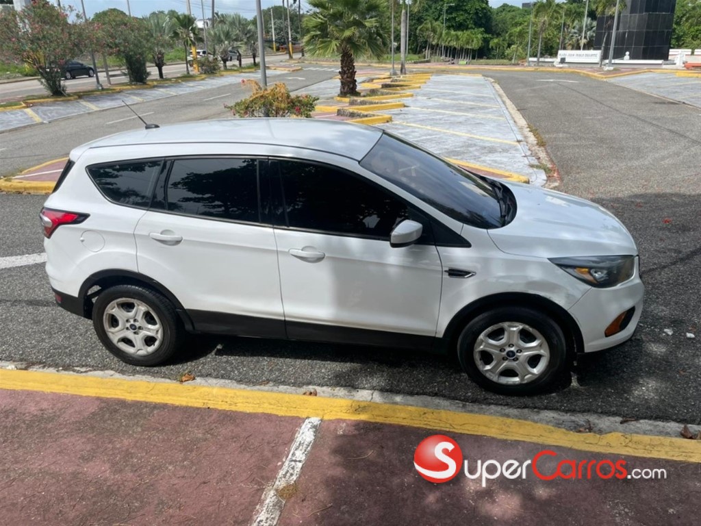 2018 Ford Escape SE — foto 8 / 12