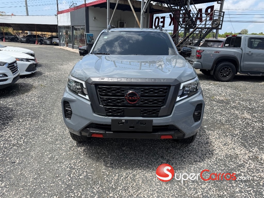 2024 Nissan Frontier Pro-4X — foto 2 / 11