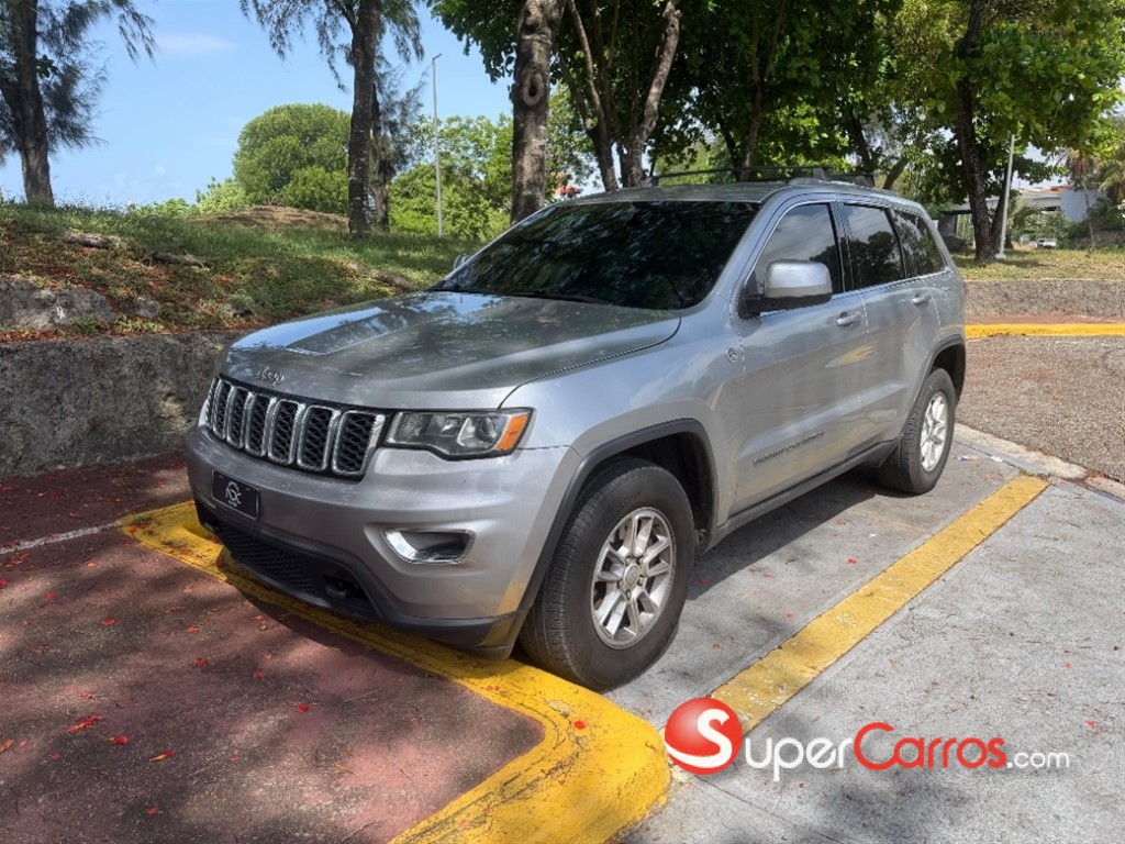 2018 Jeep Grand Cherokee Laredo — foto 1 / 12