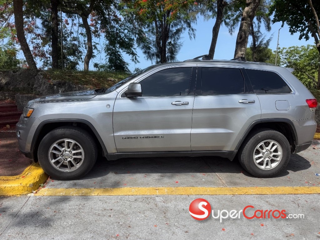 2018 Jeep Grand Cherokee Laredo — foto 2 / 12