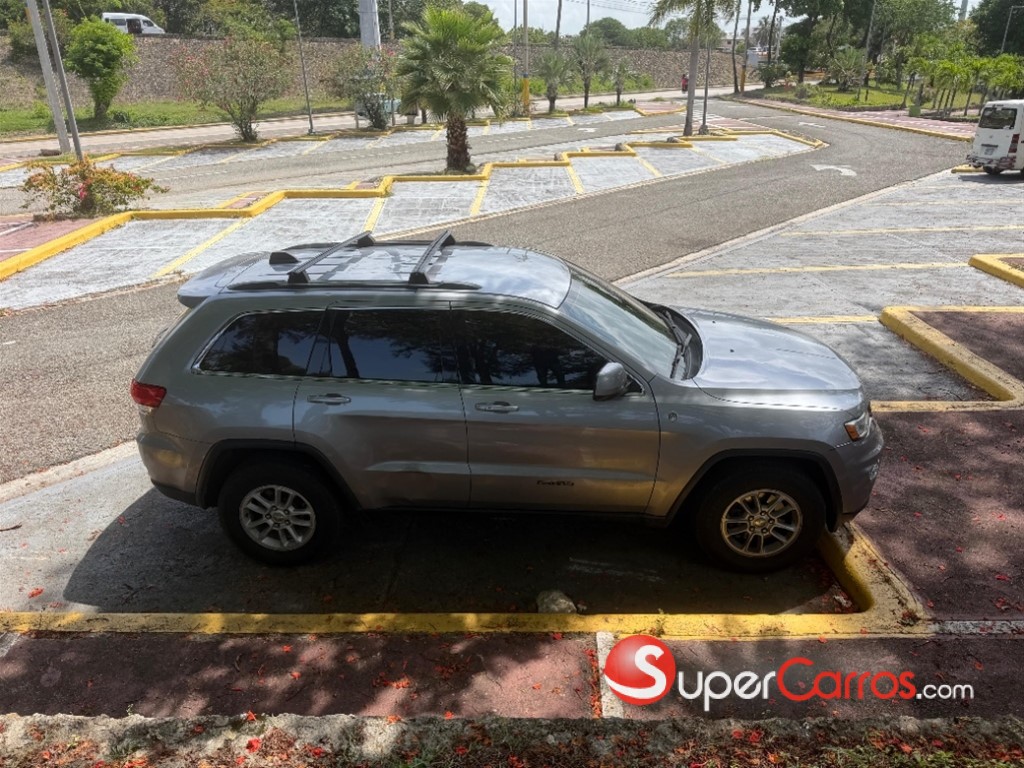 2018 Jeep Grand Cherokee Laredo — foto 6 / 12