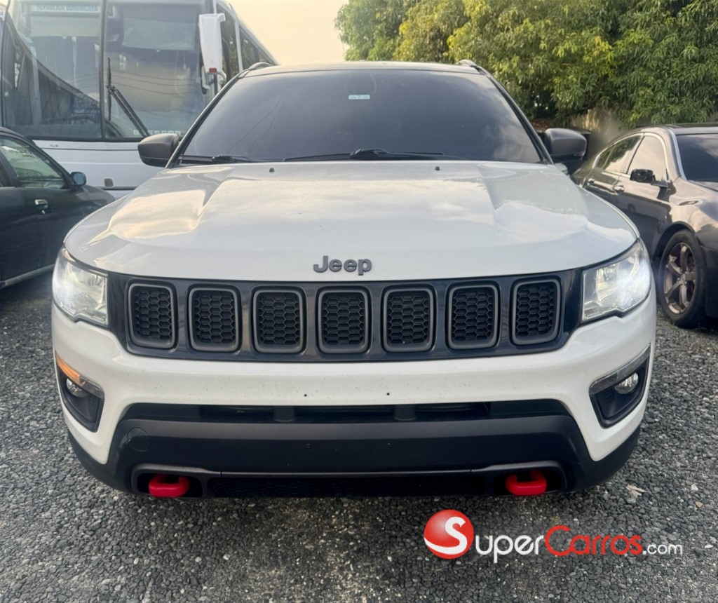 2020 Jeep Compass TrailHawk — foto 3 / 9
