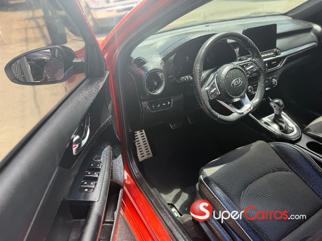 2020 Kia Forte GT Line — foto 8 / 11