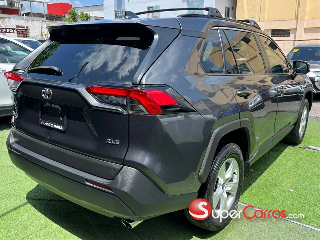 2020 Toyota RAV4 XLE — foto 5 / 12