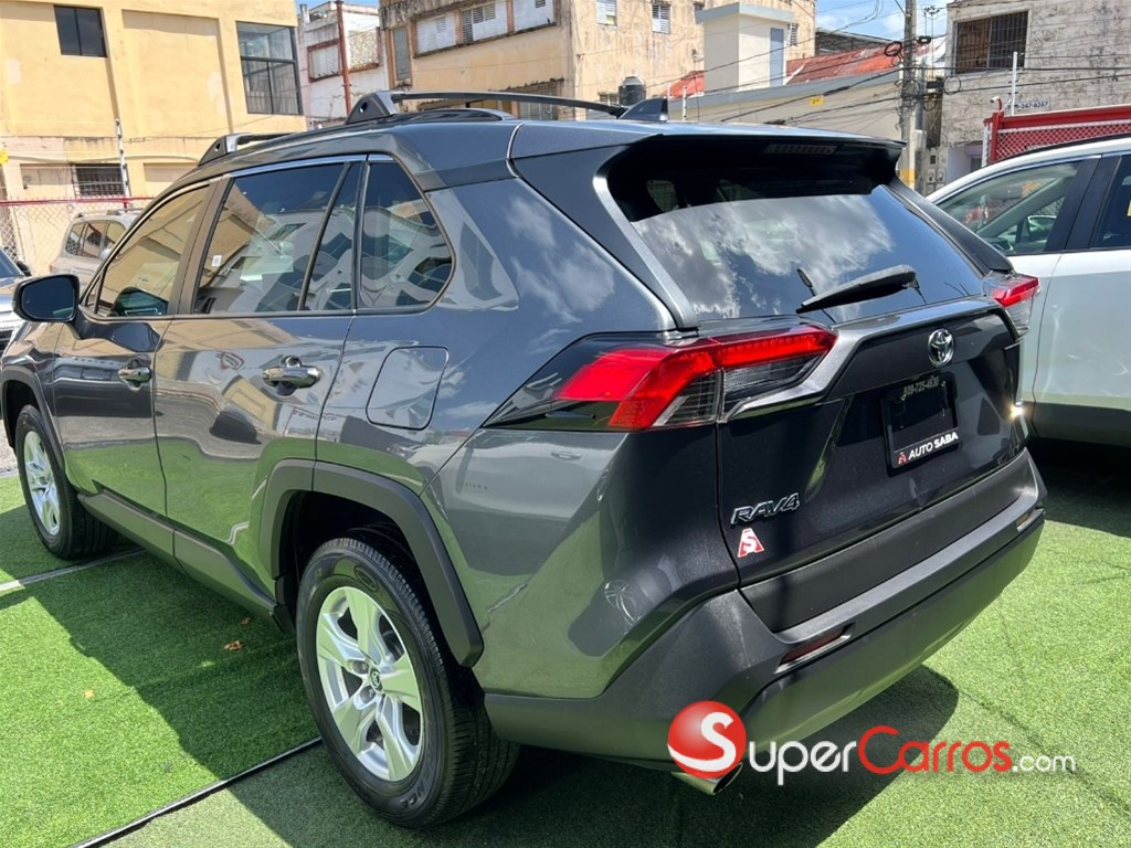 2020 Toyota RAV4 XLE — foto 6 / 12