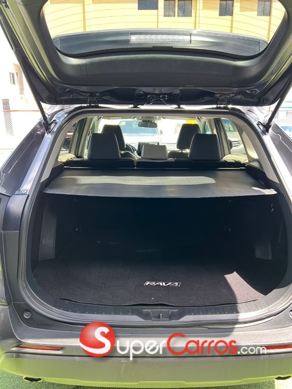 2020 Toyota RAV4 XLE — foto 7 / 12