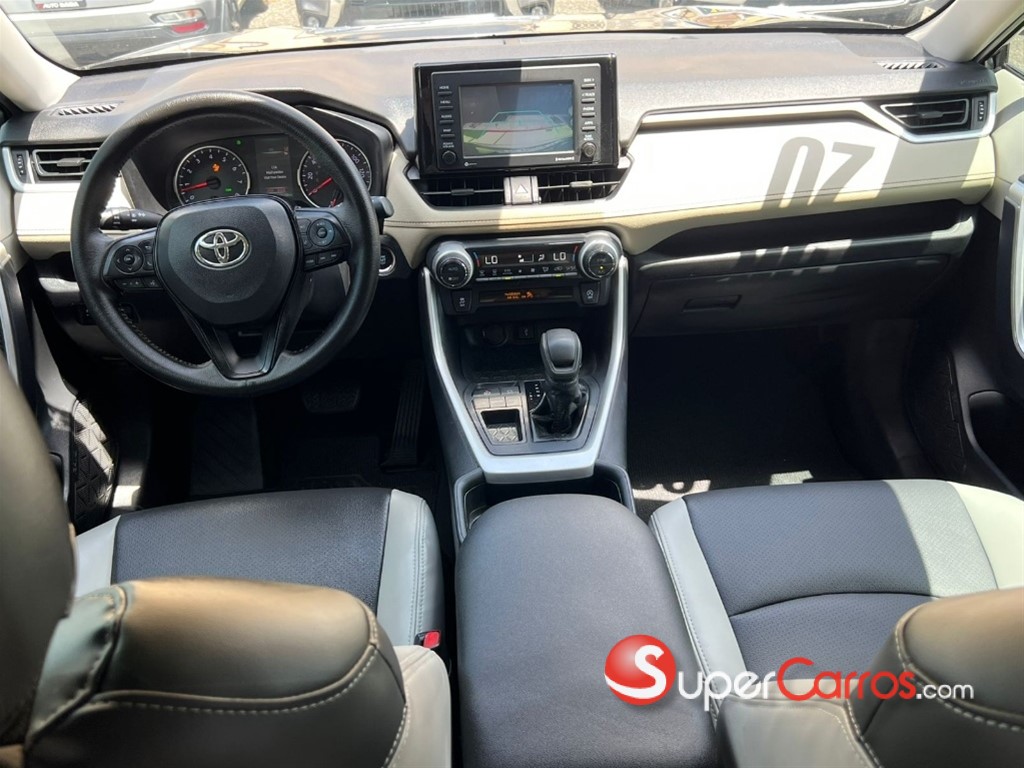 2020 Toyota RAV4 XLE — foto 10 / 12