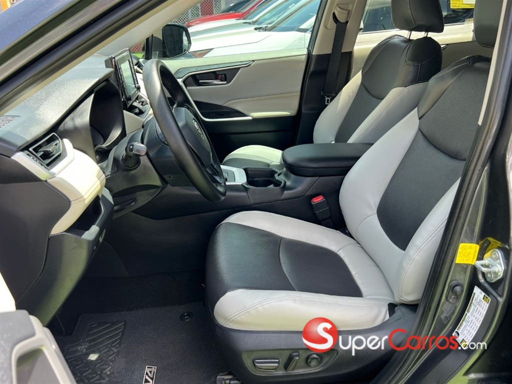 2020 Toyota RAV4 XLE — foto 11 / 12