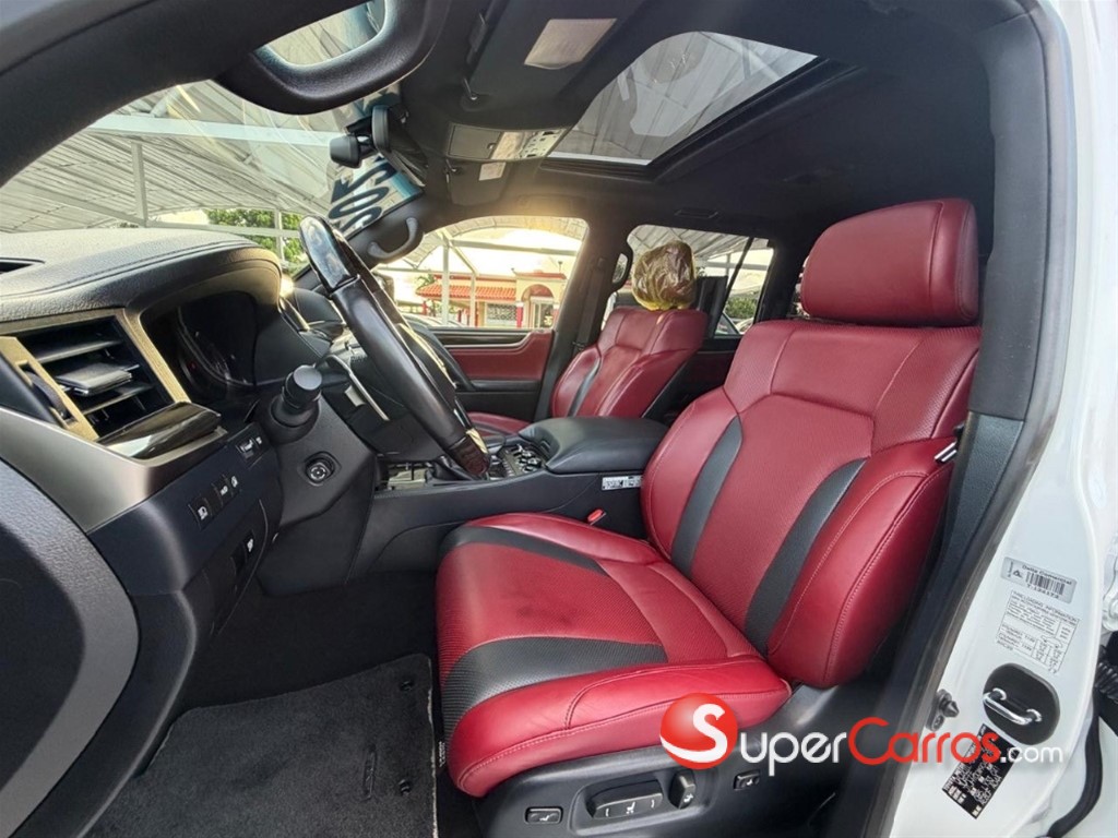 2021 Lexus LX 570 Sport — foto 8 / 12