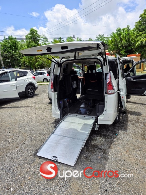2022 Nissan Serena