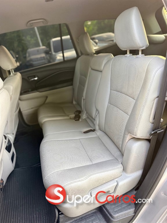 2019 Honda Pilot LX — foto 9 / 12