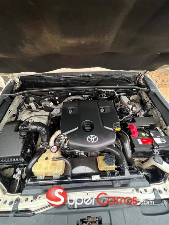 2020 Toyota Hilux — foto 4 / 10