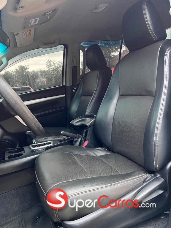 2020 Toyota Hilux — foto 5 / 10