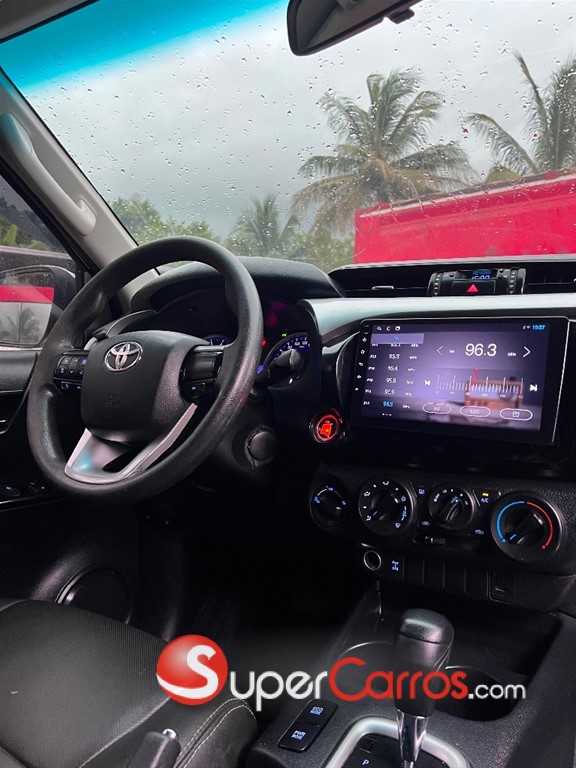 2020 Toyota Hilux — foto 6 / 10