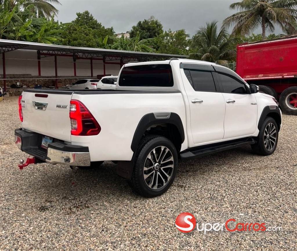 2020 Toyota Hilux — foto 8 / 10