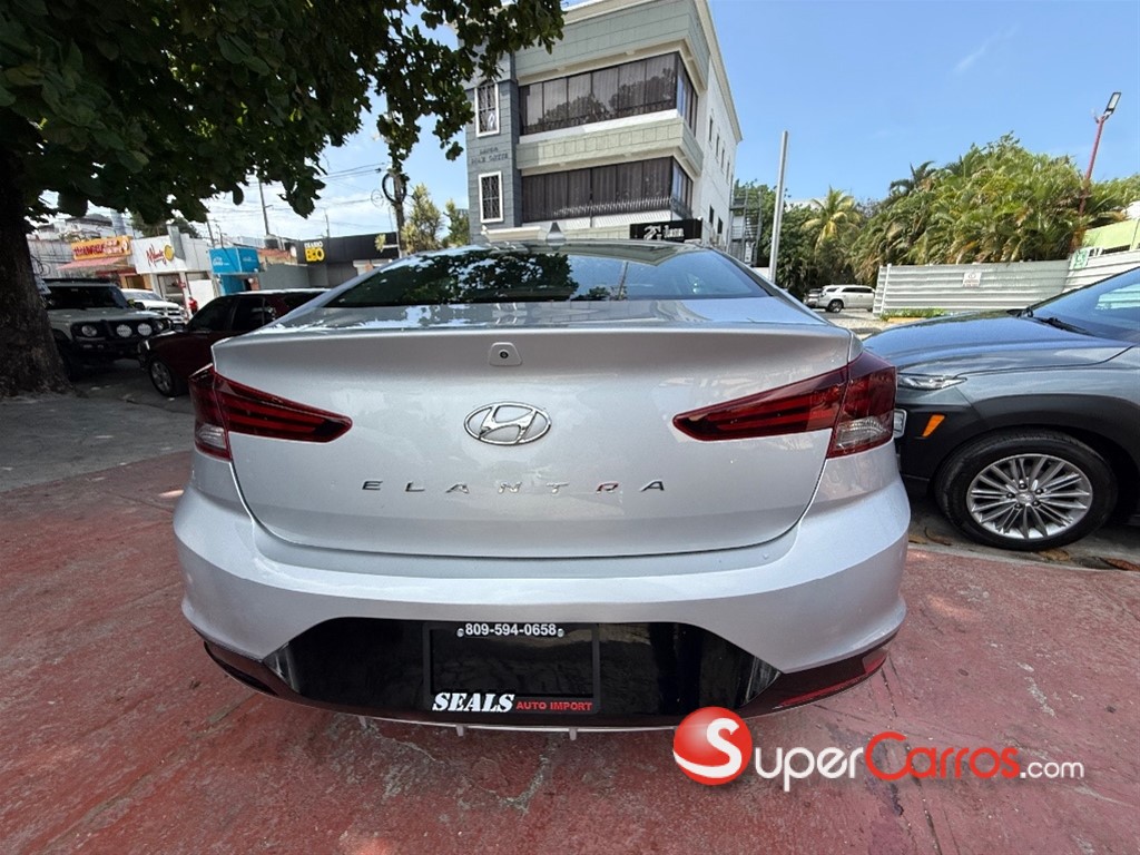 2020 Hyundai Elantra SEL — foto 6 / 12