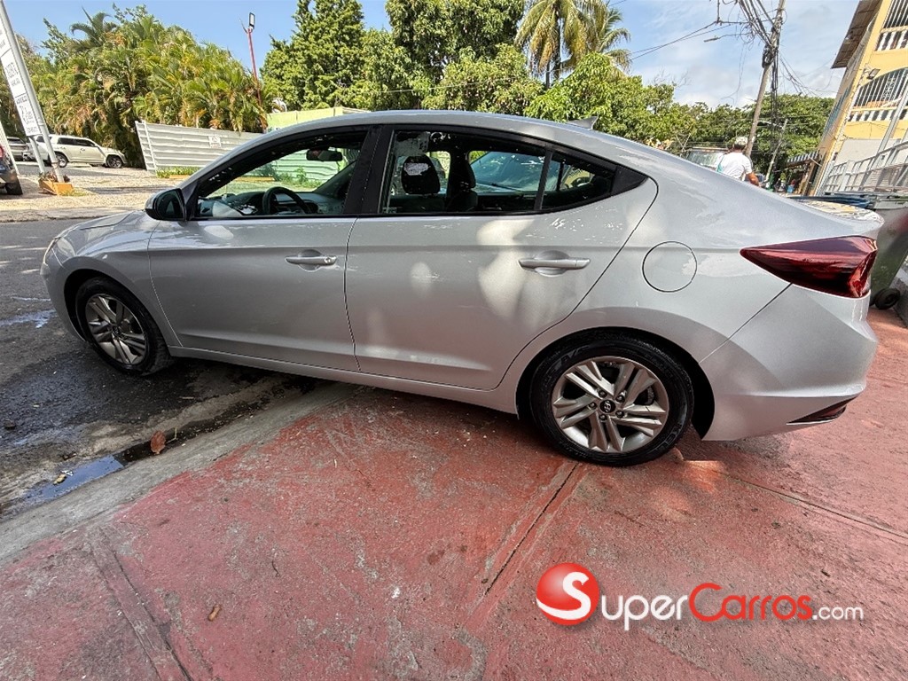 2020 Hyundai Elantra SEL — foto 8 / 12