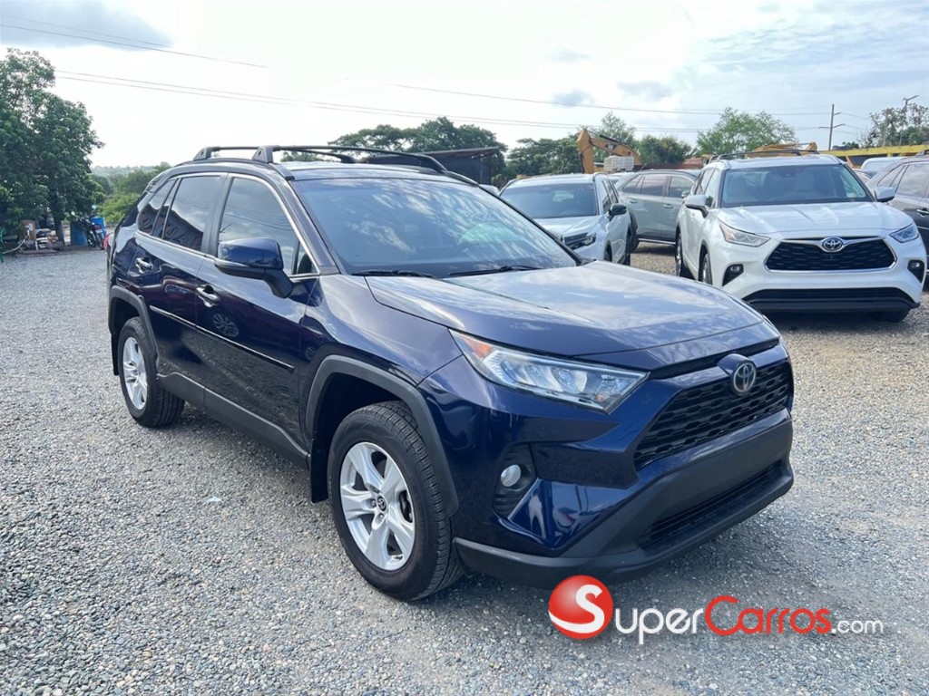 2021 Toyota RAV4 XLE — foto 2 / 9