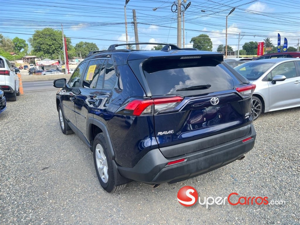 2021 Toyota RAV4 XLE — foto 5 / 9