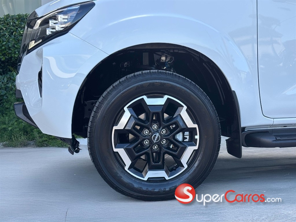 2027 Nissan Frontier LE — foto 2 / 7