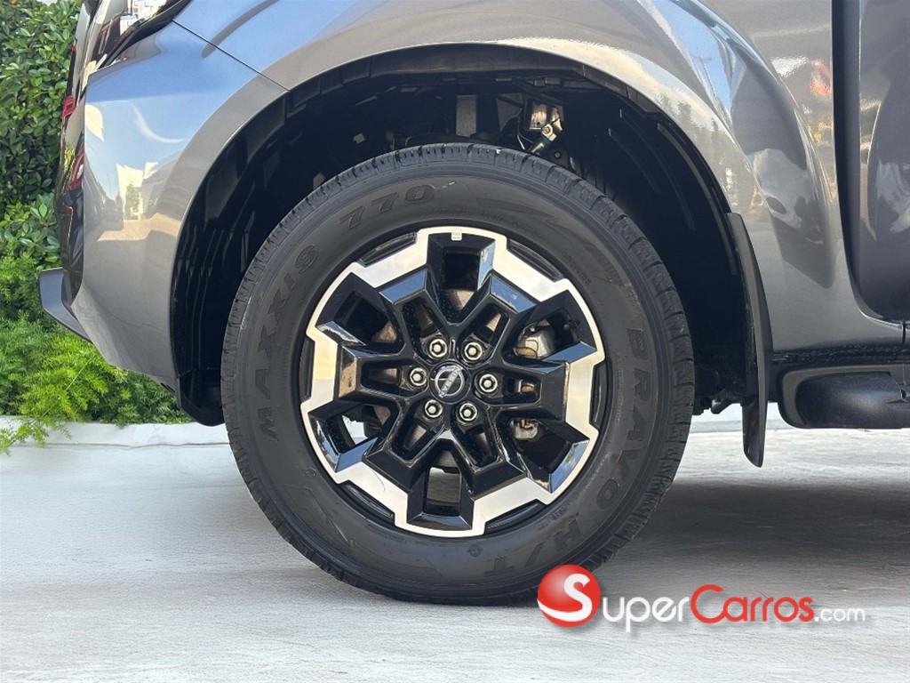 2027 Nissan Frontier LE — foto 2 / 7