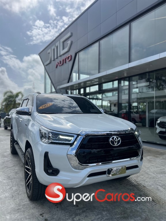 2025 Toyota Hilux SRV